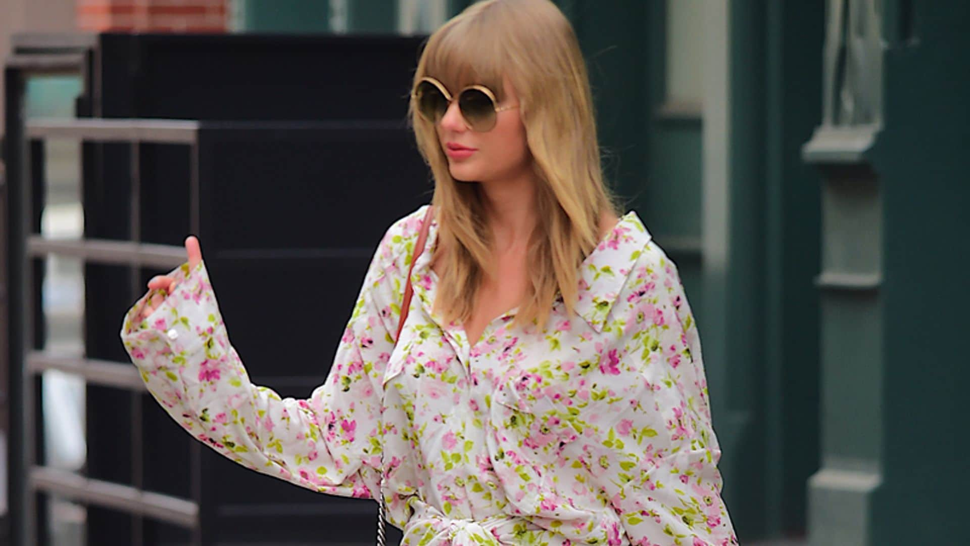 Taylor Swift vuelve al 'street style' ¡y con una imagen renovada!