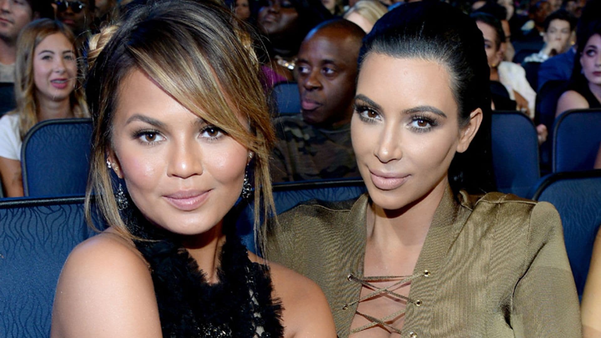 Chrissy Teigen y Kim Kardashian, una amistad más fuerte que el enfrentamiento entre sus maridos