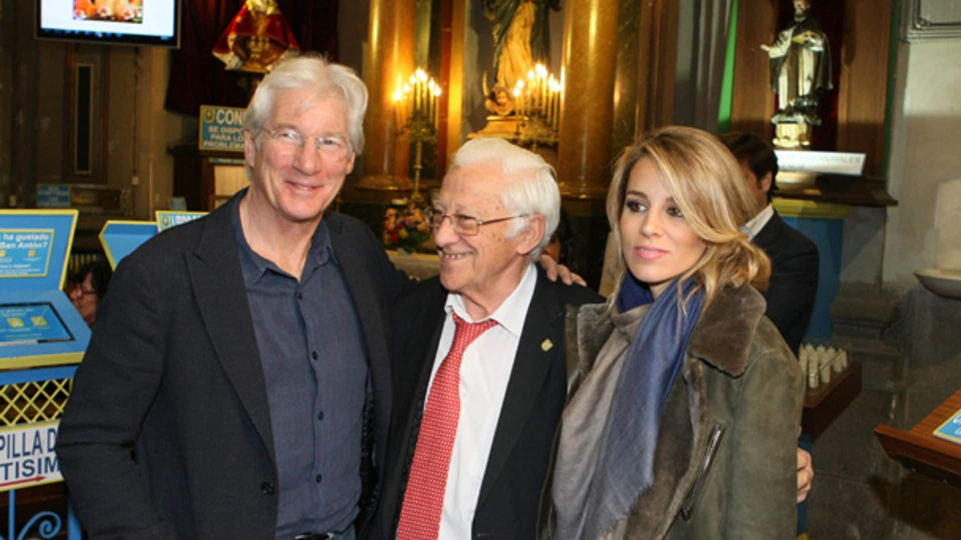 El inesperado encuentro de Richard Gere con los 'sin techo' en Madrid gracias al padre Ángel