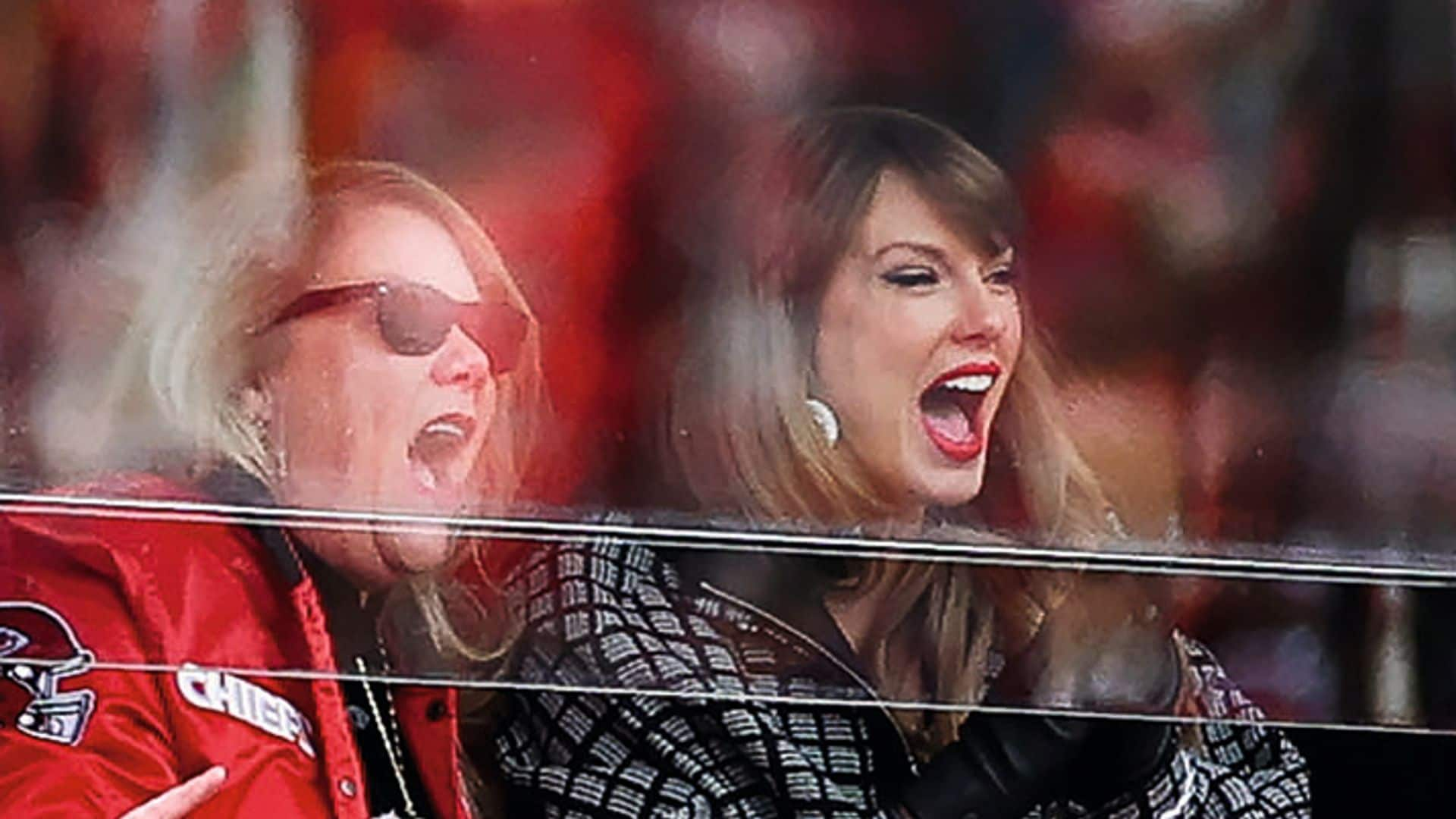 Taylor Swift y su madre, las ‘cheerleaders’ más especiales de Travis Kelce