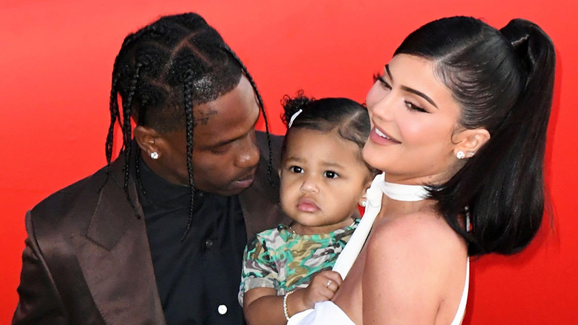 Stormi, la hija de Kylie Jenner, hace su debut en su primera alfombra roja