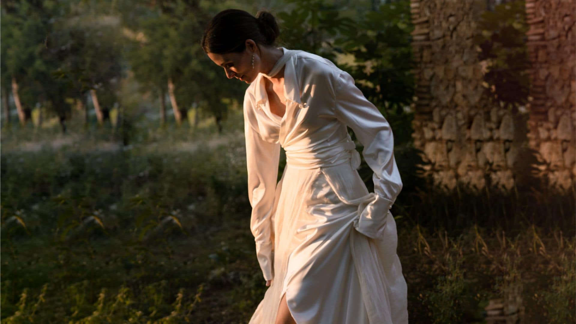 Rebeca, la novia del vestido camisero con detalles 'vintage' que se casó en Llutxent (Valencia)