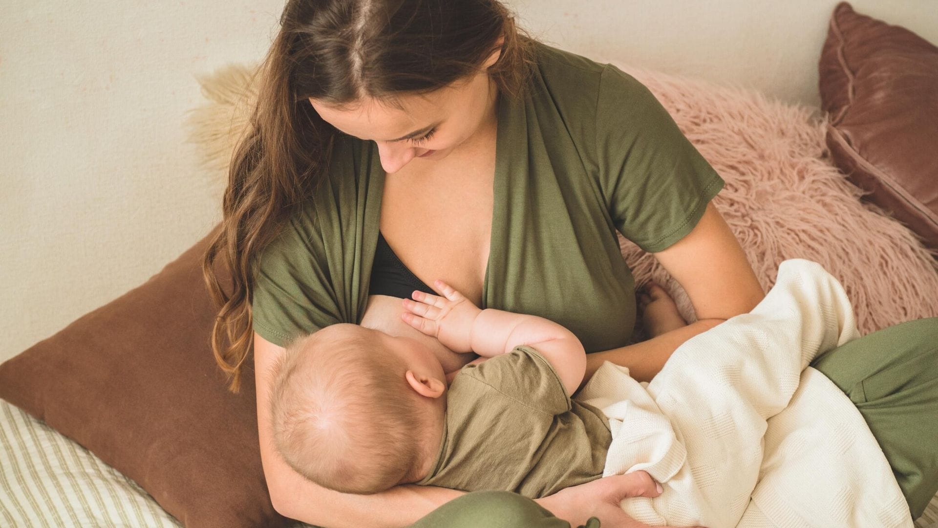 Qué hacer si tu bebé te muerde al darle el pecho