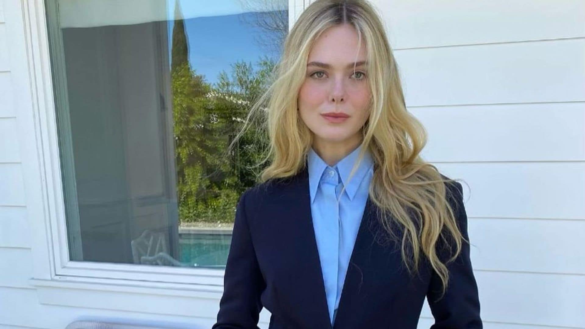 Si eres rubia, te encantará el traje vanguardista que ha estrenado Elle Fanning