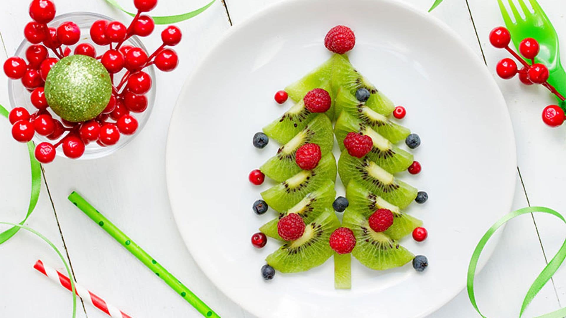 Árbol de kiwi y frutos del bosque