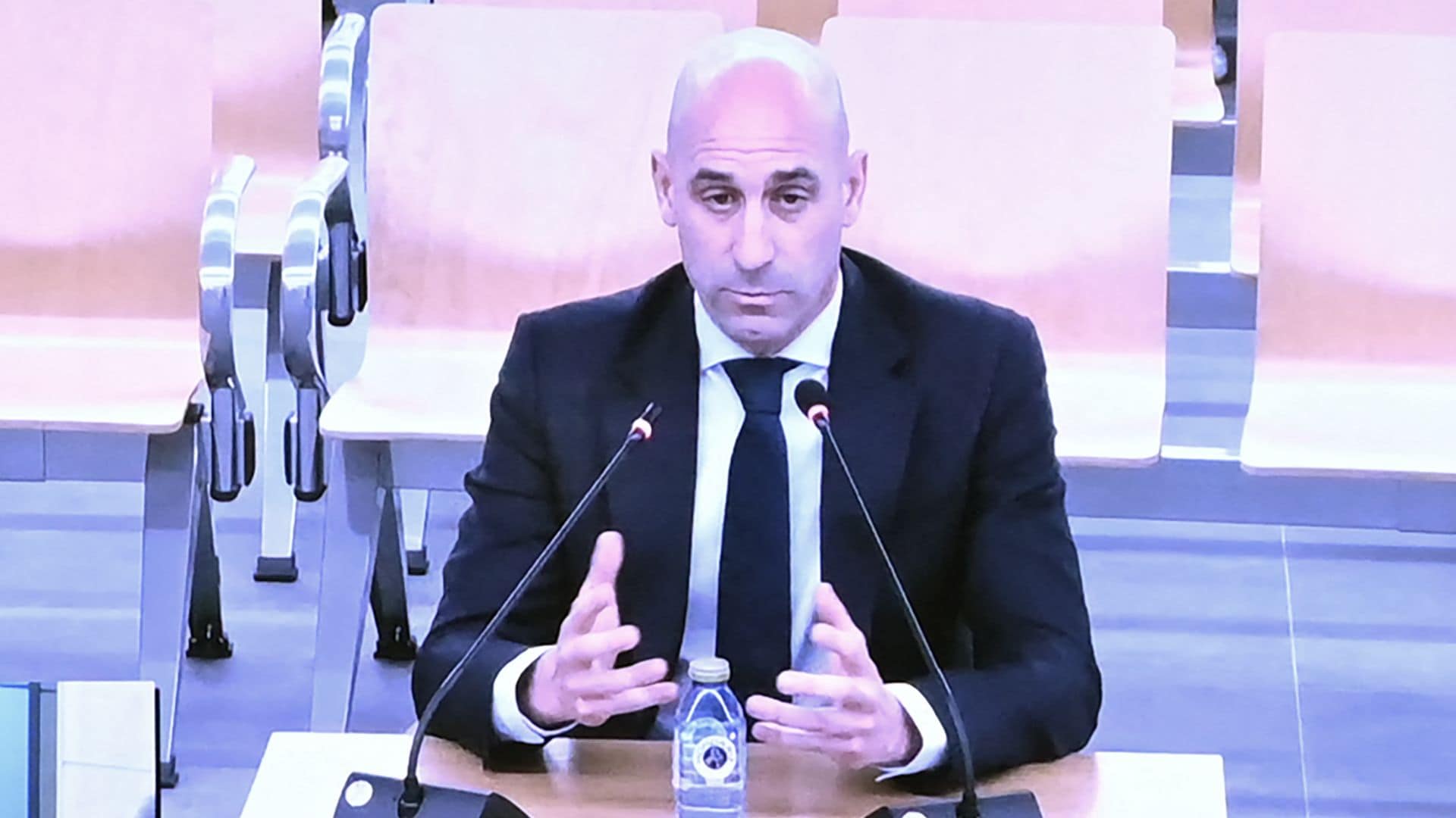 Rubiales insiste en el consentimiento del beso y acusa a Hermoso de cambiar su versión