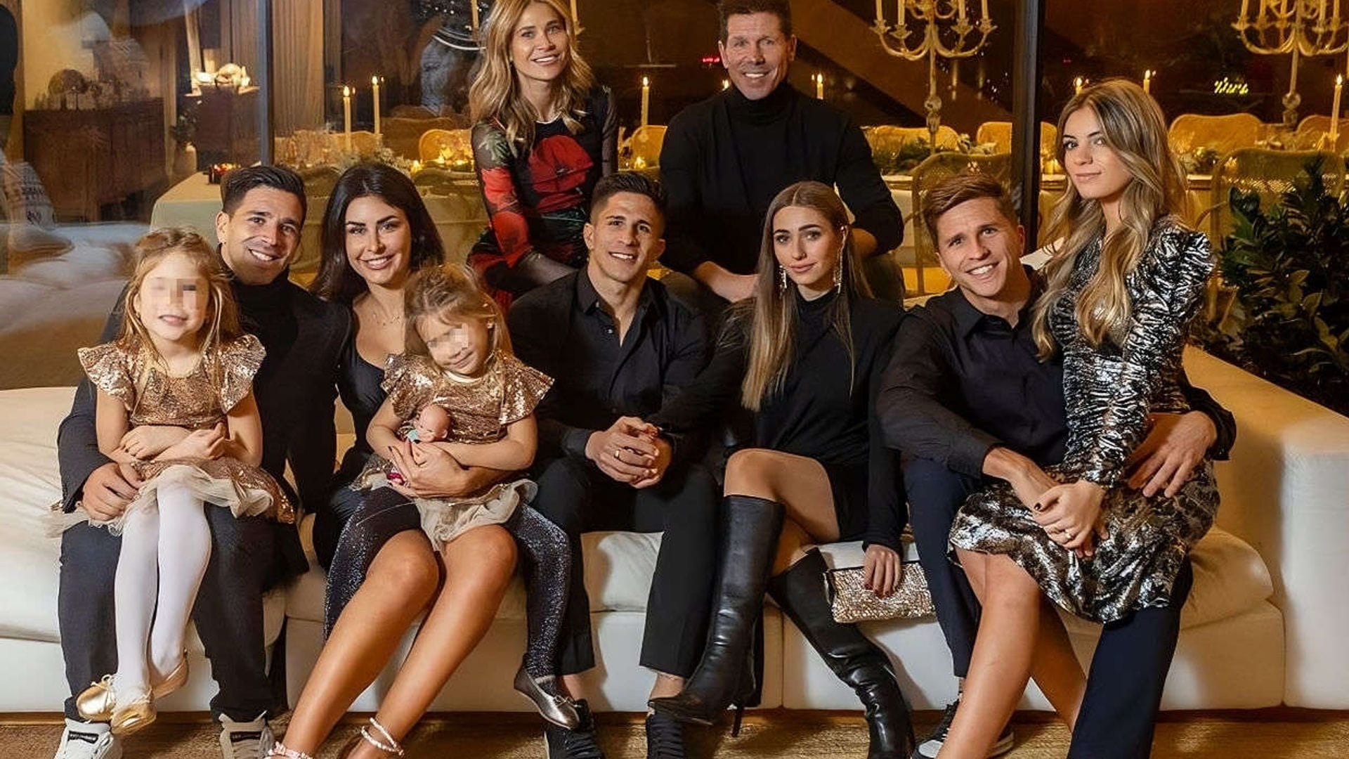 Simeone celebra diez años de amor con Carla Pereyra: así es su gran familia