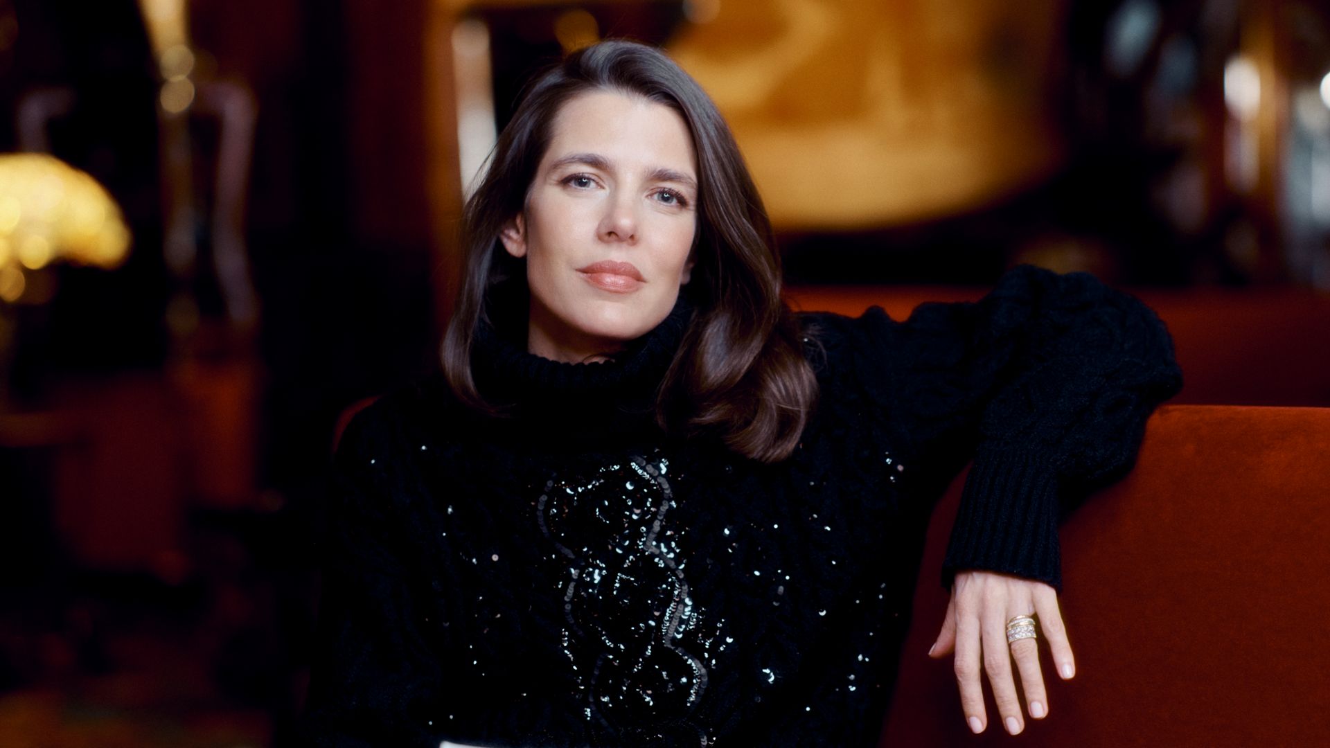 Carlota Casiraghi nos inspira para apostar por un jersey de lentejuelas en Navidad