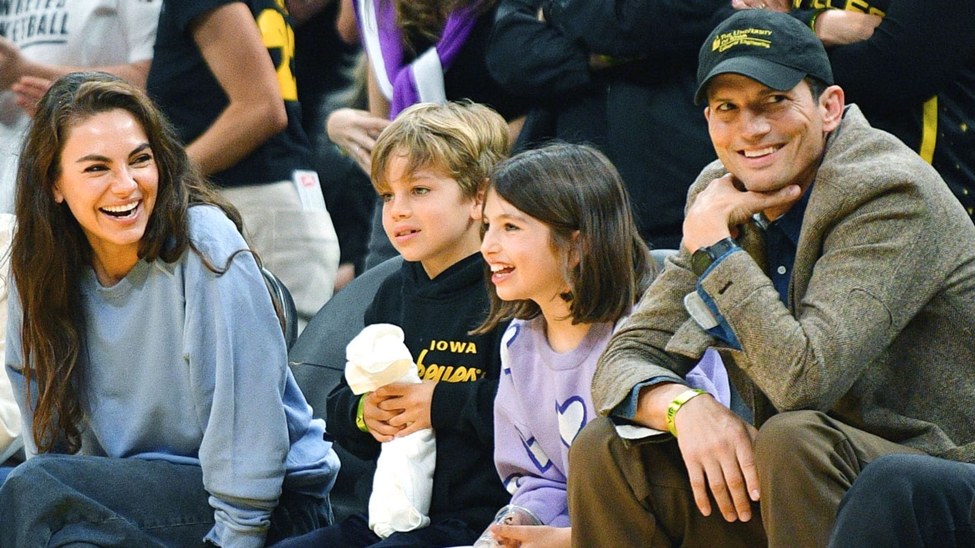 Ashton Kutcher y Mila Kunis reaparecen en público con sus hijos
