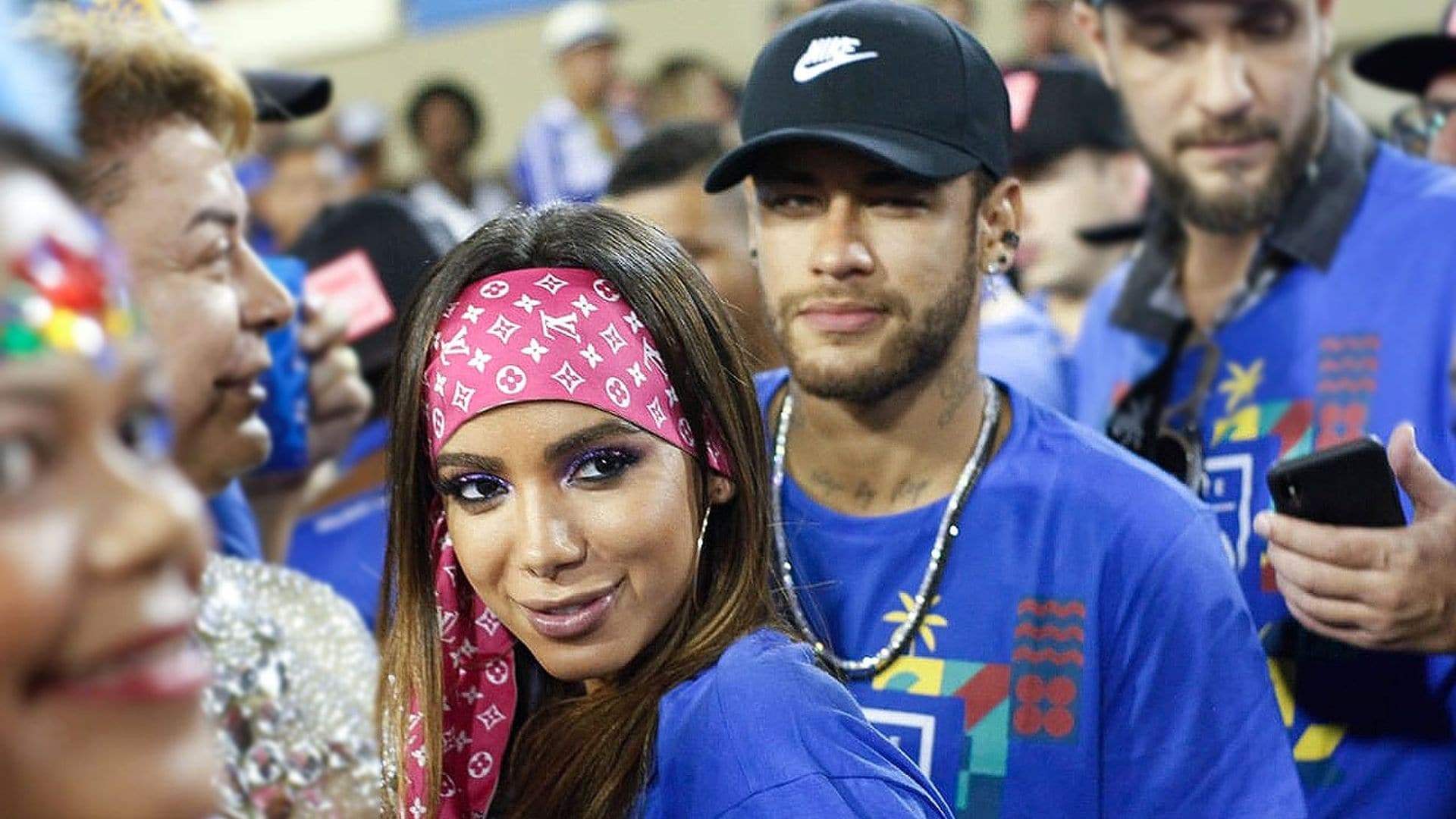 ¡La vida es un carnaval! Neymar se divierte muy bien acompañado en Brasil