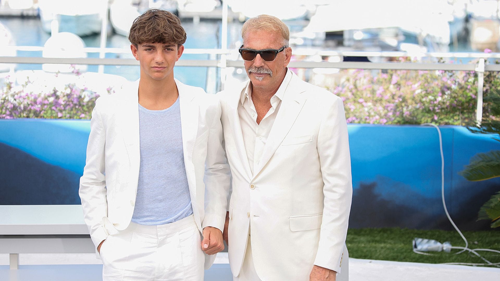 Hayes, el hijo de Kevin Costner, debuta en la alfombra roja de Cannes en el estreno de la película que ambos protagonizan