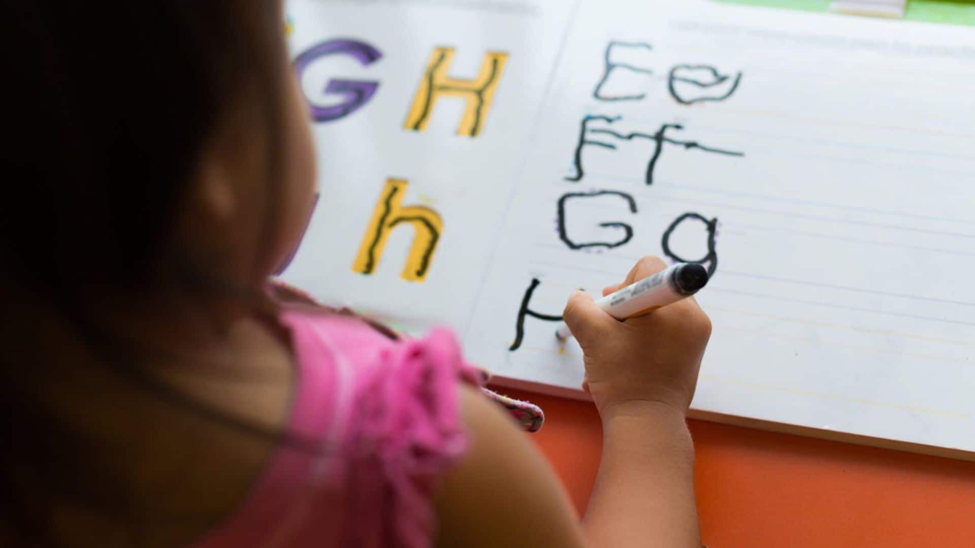 Libros y juegos para practicar ‘lettering’ con tus hijos