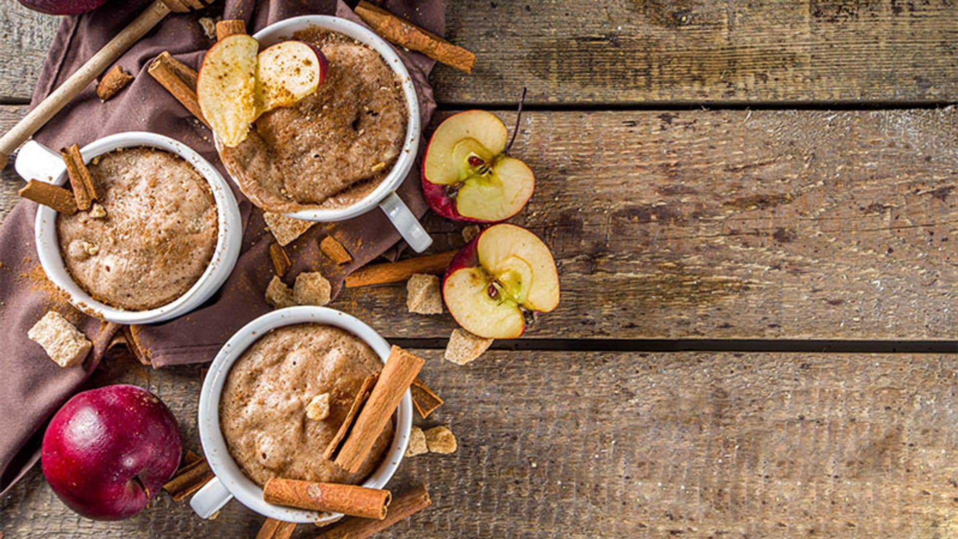 'Mug cake' de tarta de manzana con canela