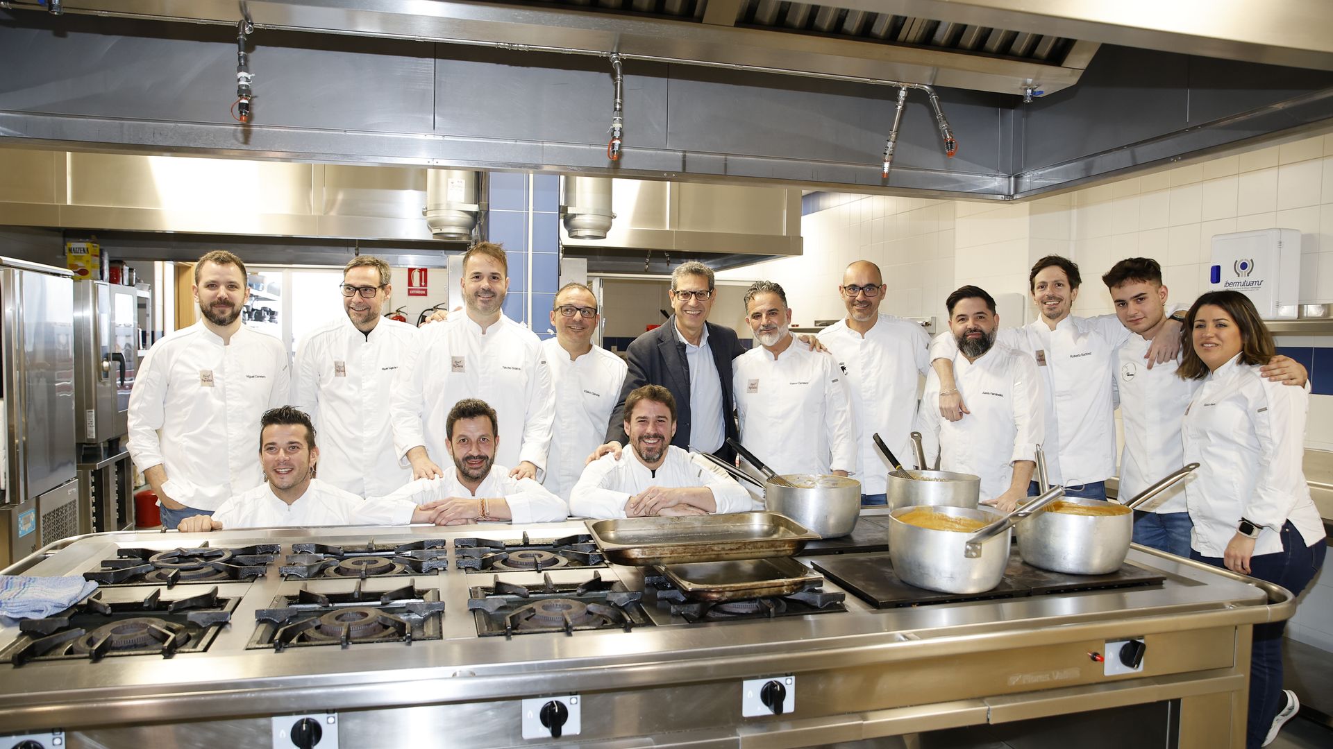 Reputados chefs cocinan en Madrid para los más necesitados