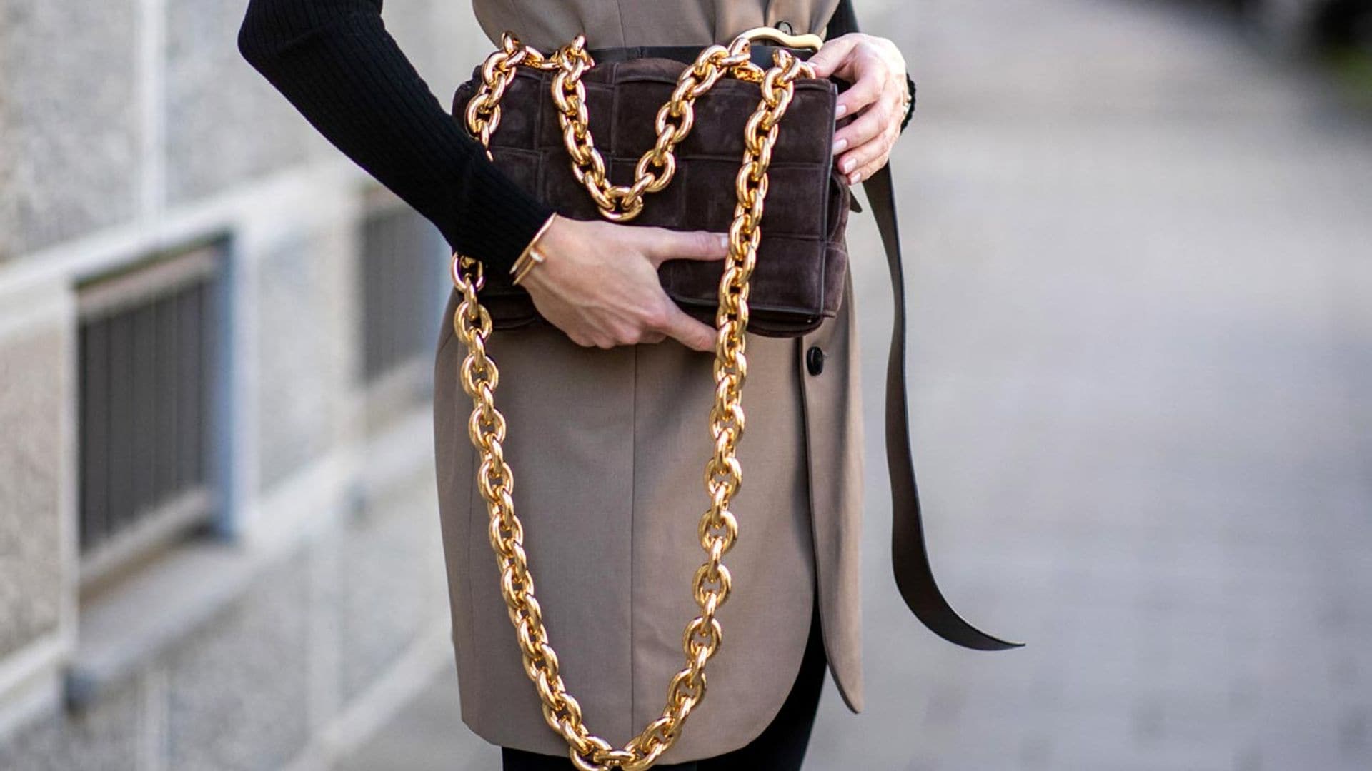 Bolsos con cadena, la mejor inversión para dar un giro a tus looks