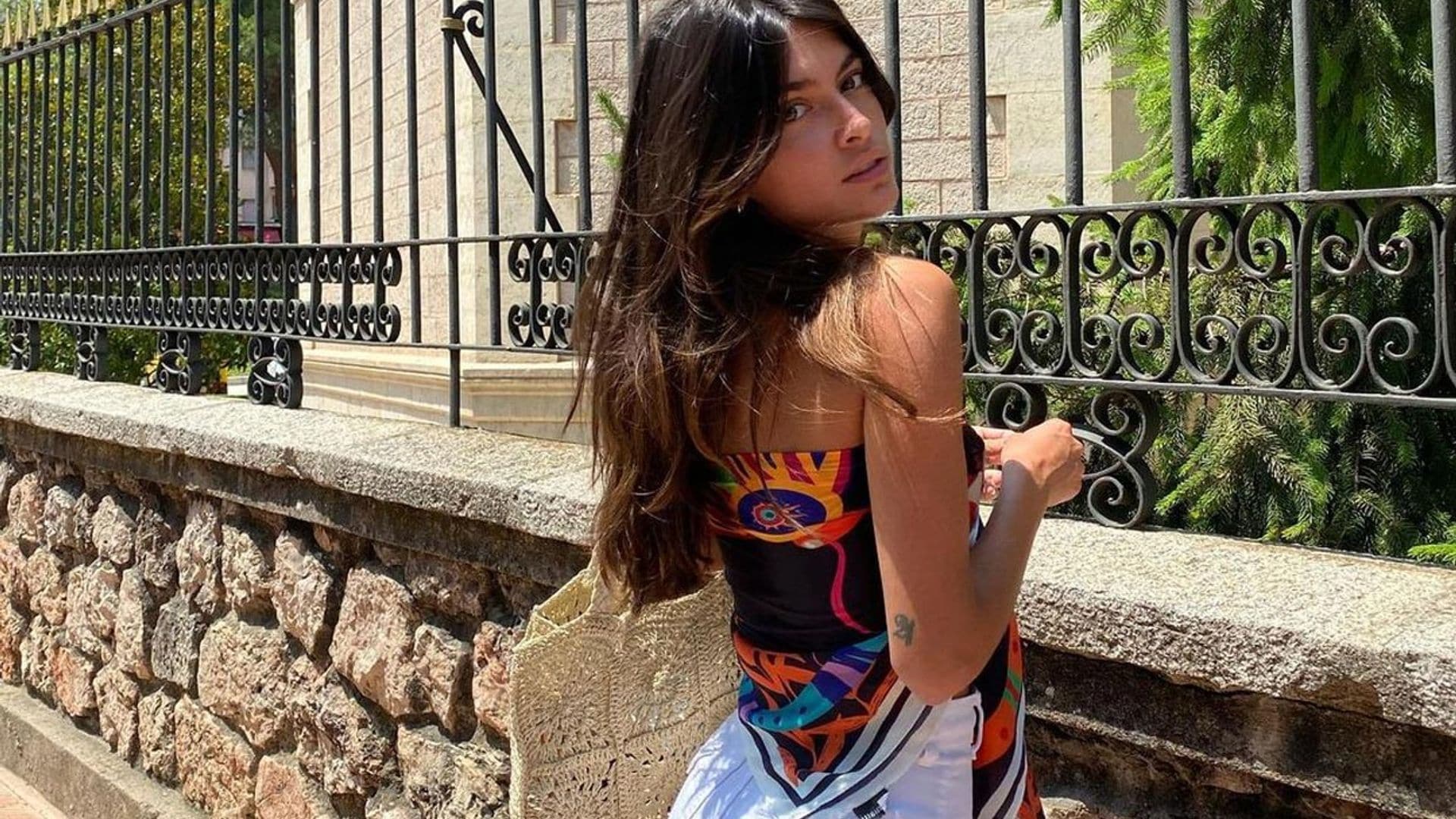 Con pañuelo y pantalón ancho, Lucía Rivera propone el look exprés que resolverá tus días de verano