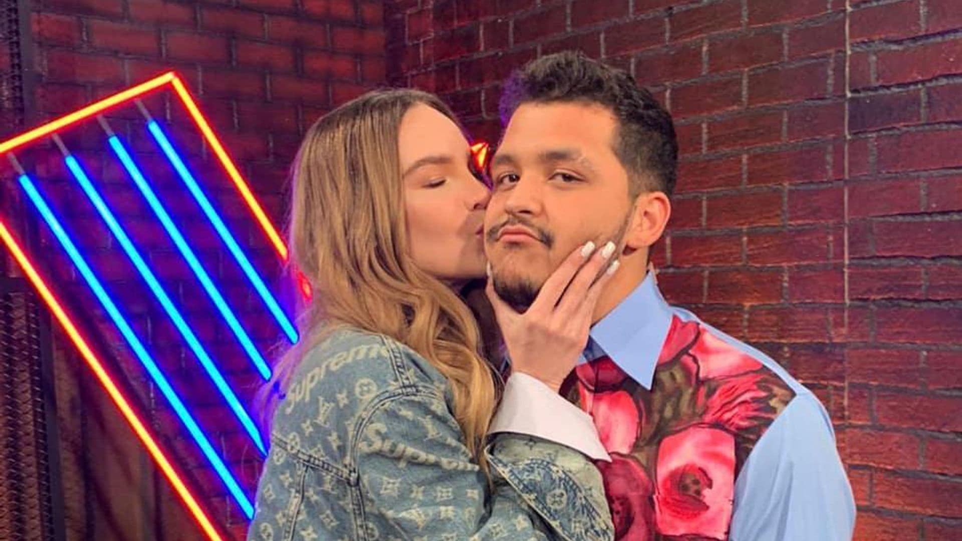 Christian Nodal se tatúa los ojos de Belinda como prueba de su amor