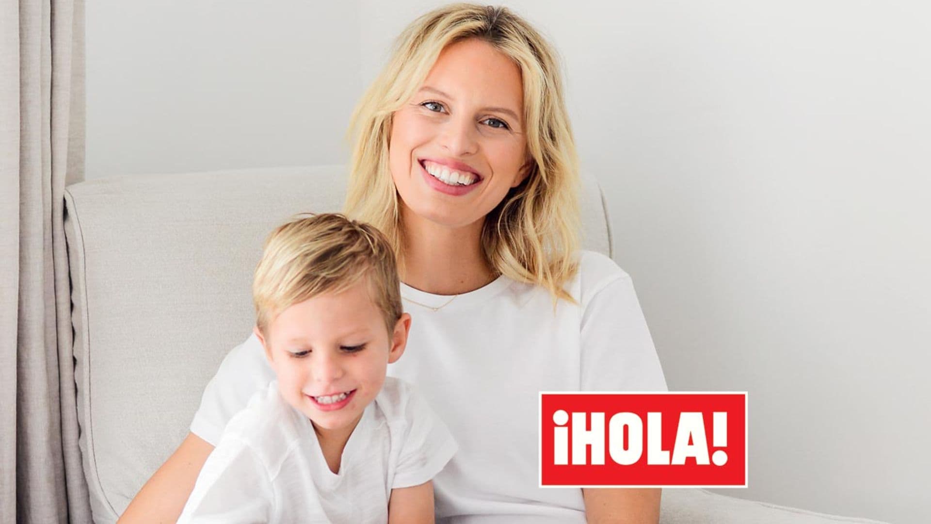 En ¡HOLA!, Karolina Kurkova posa en familia en su refugio de Fisher Island