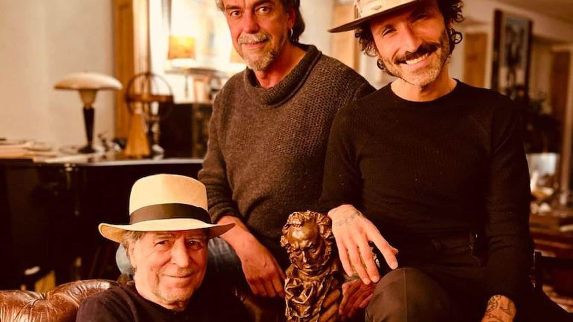 Leiva entrega a Joaquín Sabina el mejor regalo de cumpleaños: su primer Goya