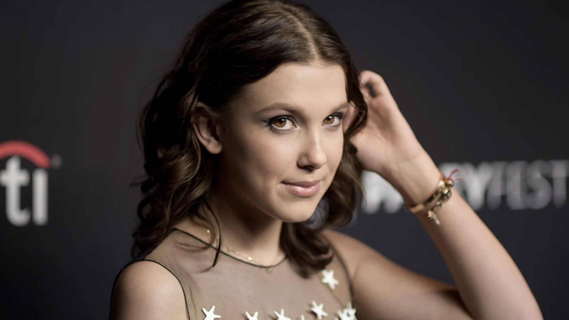 Millie Bobby Brown, reina de la alfombra roja gracias a su 'vestido galáctico'