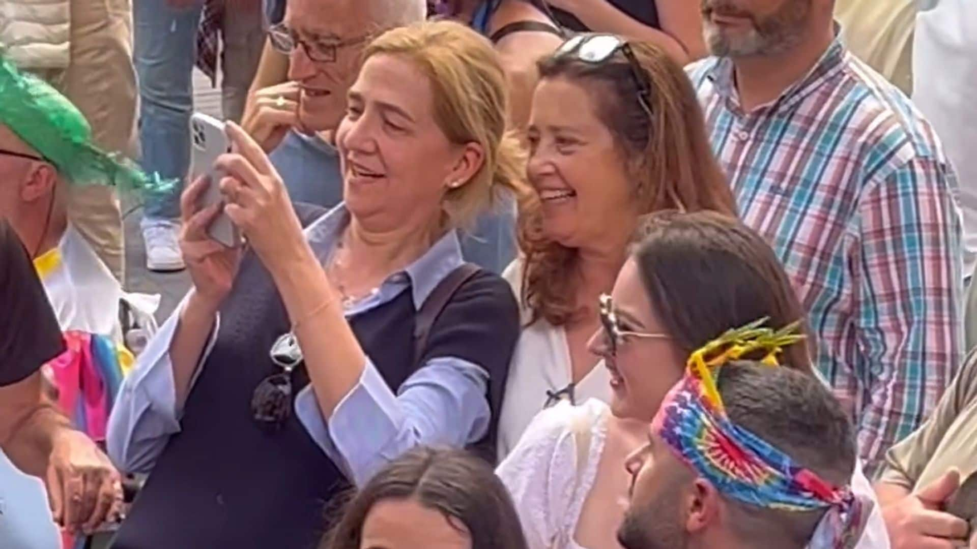 La infanta Cristina disfruta del Carnaval de Las Palmas con su prima Alexia de Grecia