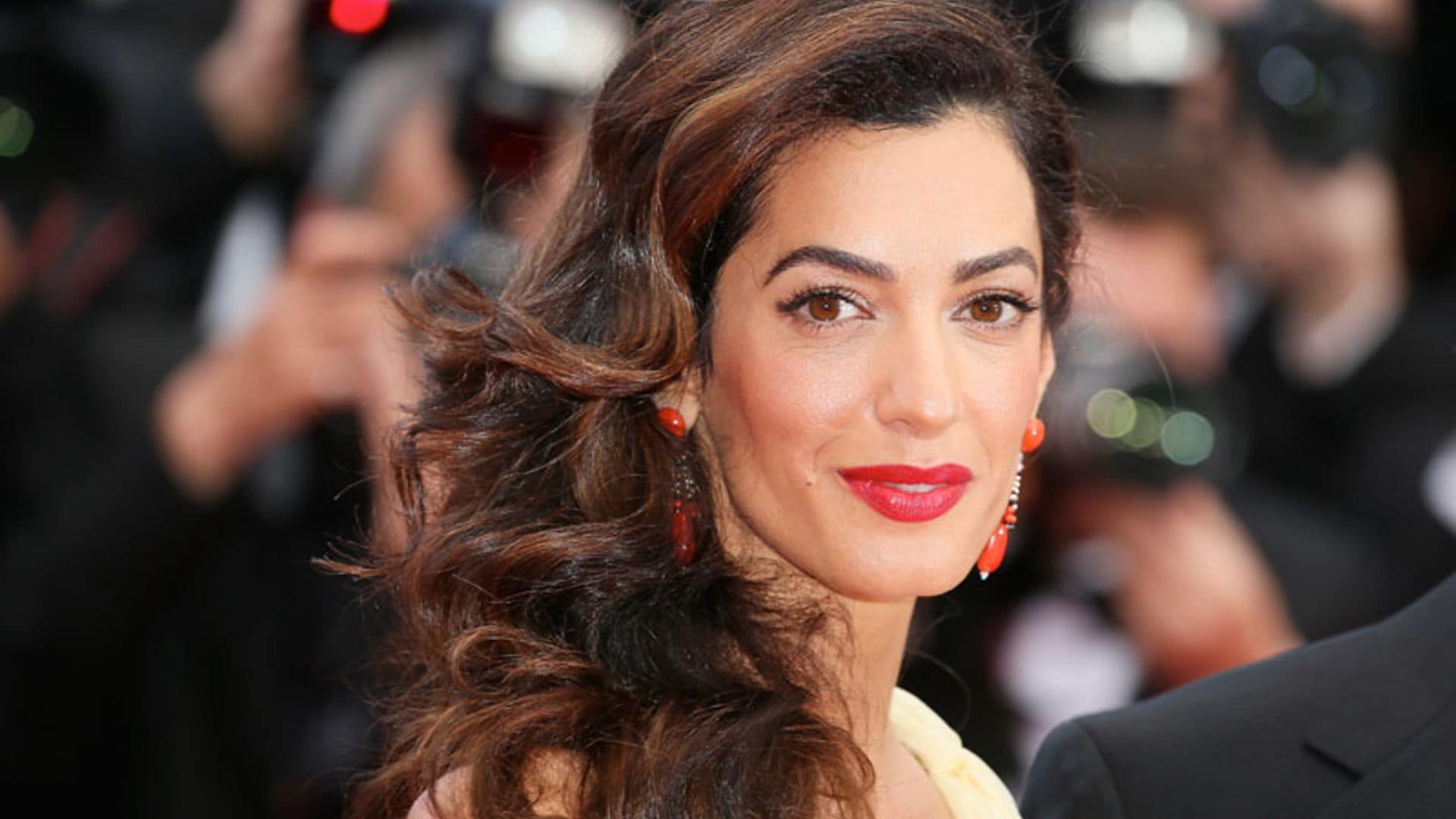 Amal Clooney regresa a Oxford: así concilia su vida familiar y profesional