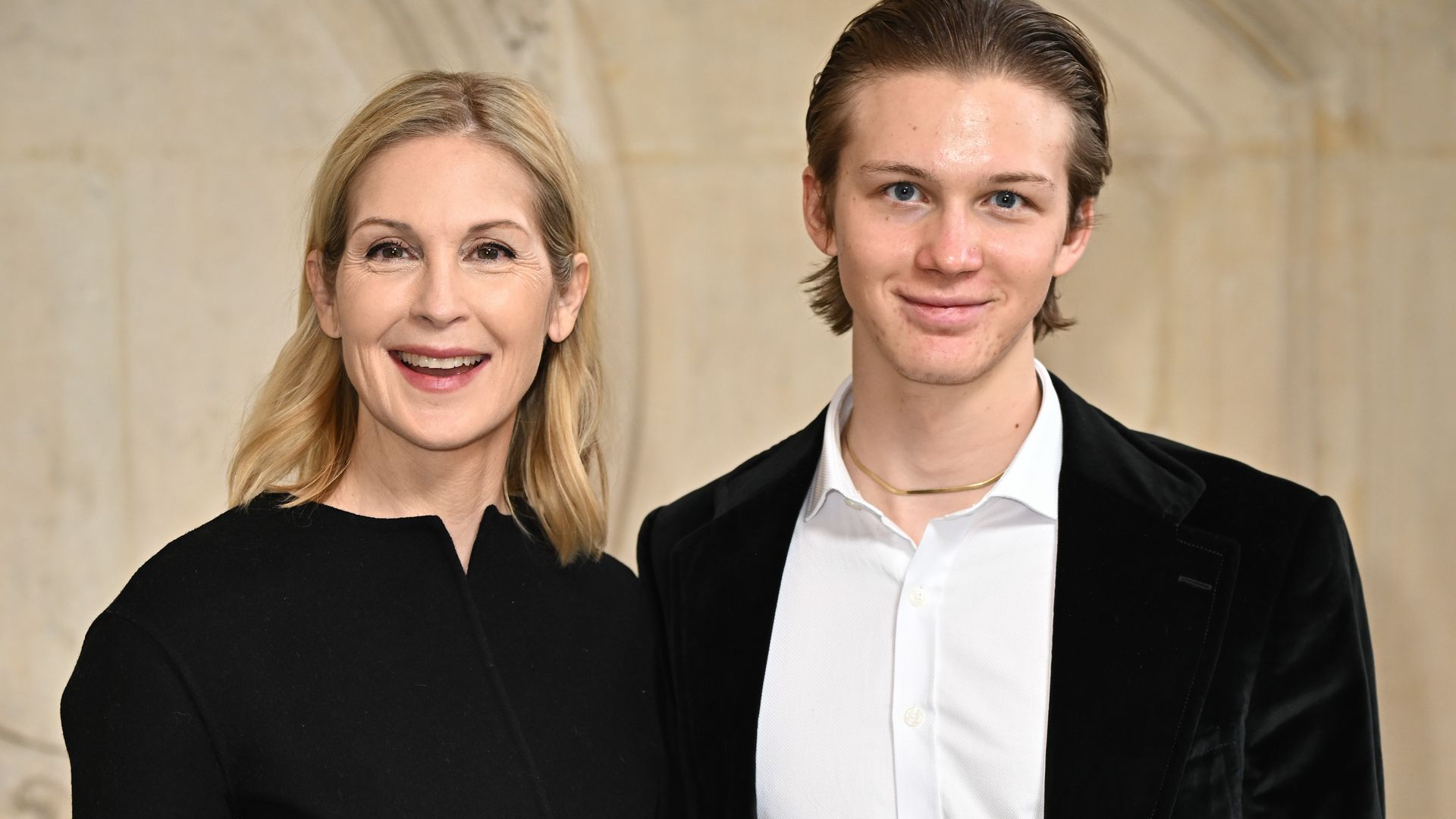 Kelly Rutherford ('Gossip Girl') posa con su hijo por primera vez en 10 años después de una batalla por su custodia de 2 millones de dólares