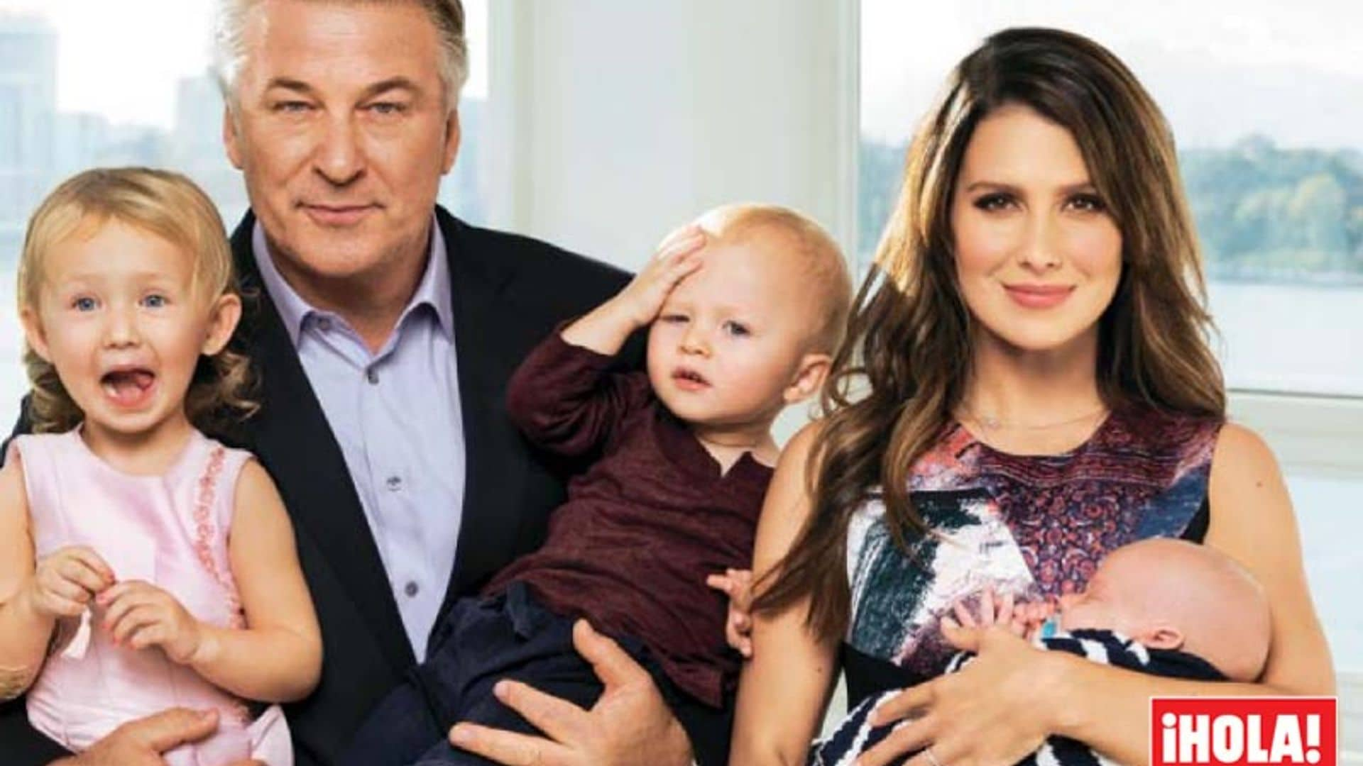 Exclusiva en ¡HOLA!, Hilaria y Alec Baldwin nos presentan a su divertida familia numerosa