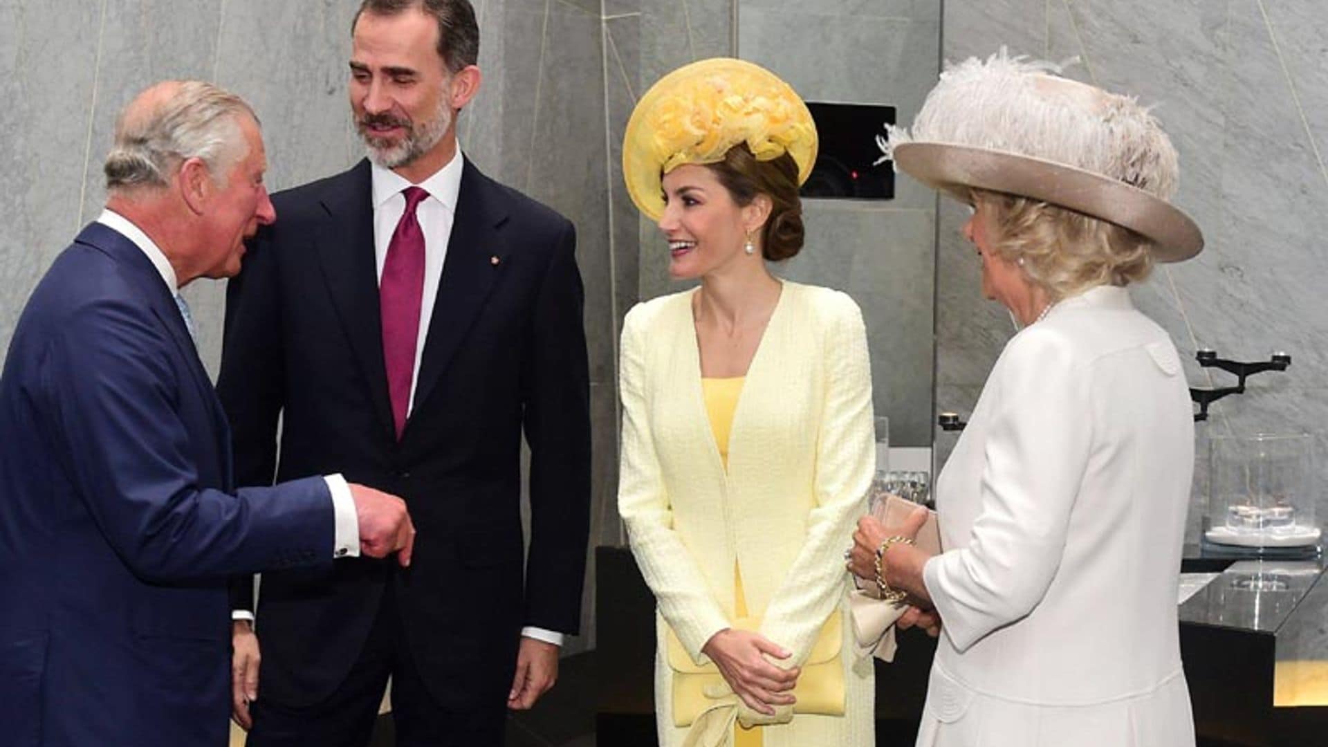 El sorprendente primer 'look' amarillo de la reina Letizia en Reino Unido