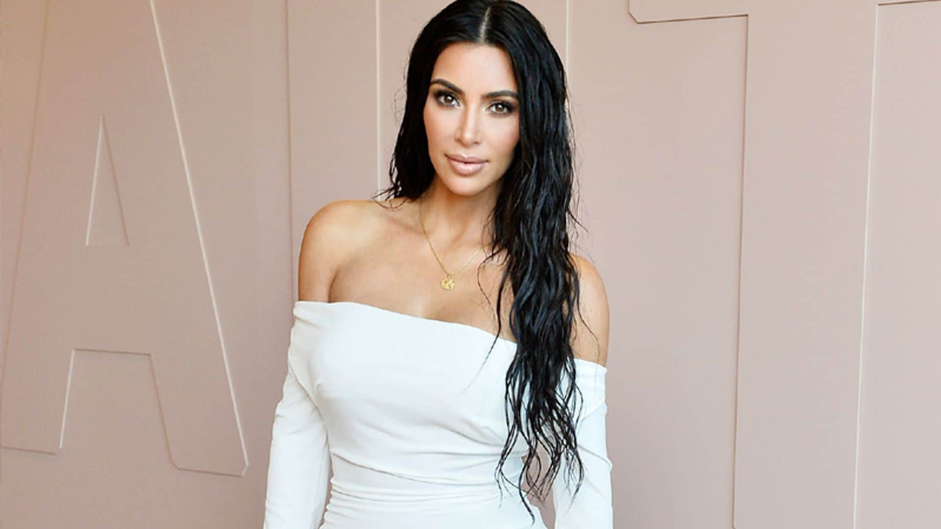 Kim Kardashian bate su propio récord con su segundo 'selfie' en ropa interior