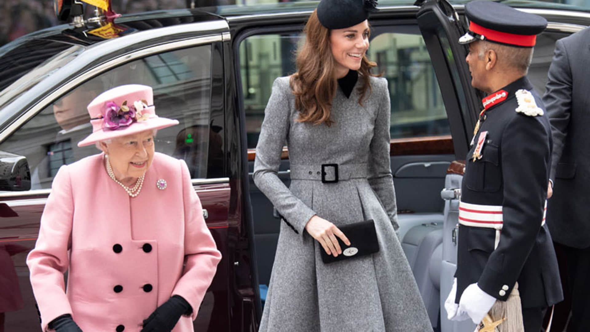 Un look para la historia: Kate en su primer acto a solas con la Reina