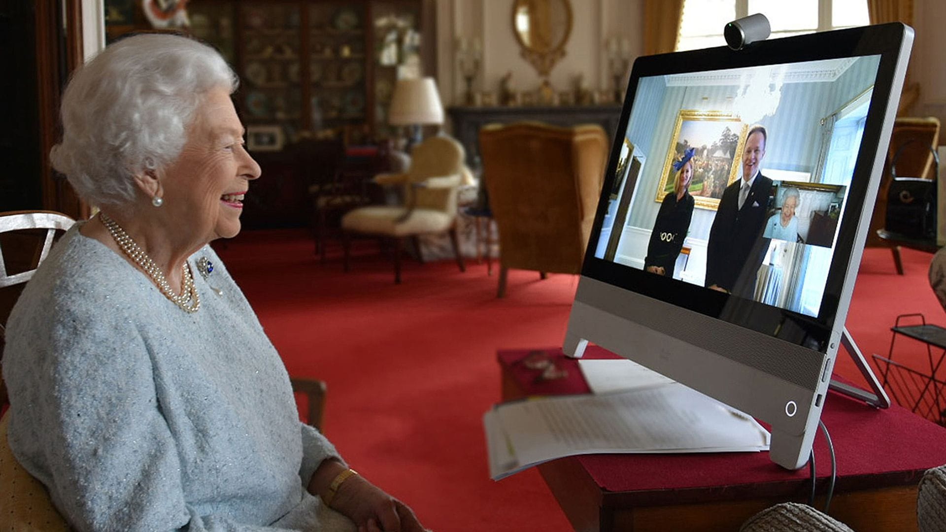 ¡Nunca es tarde para innovar! Isabel II sorprende con sus primeras audiencias virtuales