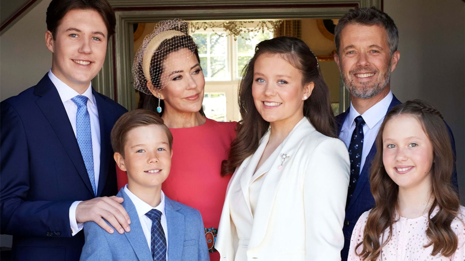 Isabella de Dinamarca y el orgullo de su familia en las fotos oficiales de su Confirmación