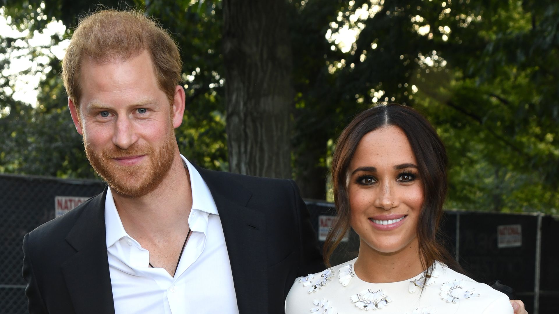 El príncipe Harry y Meghan Markle comparten una nueva foto de sus hijos en su tarjeta de Navidad