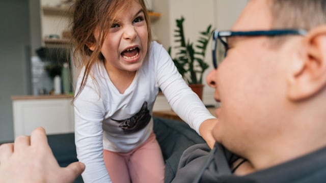 ni a muerde a su padre