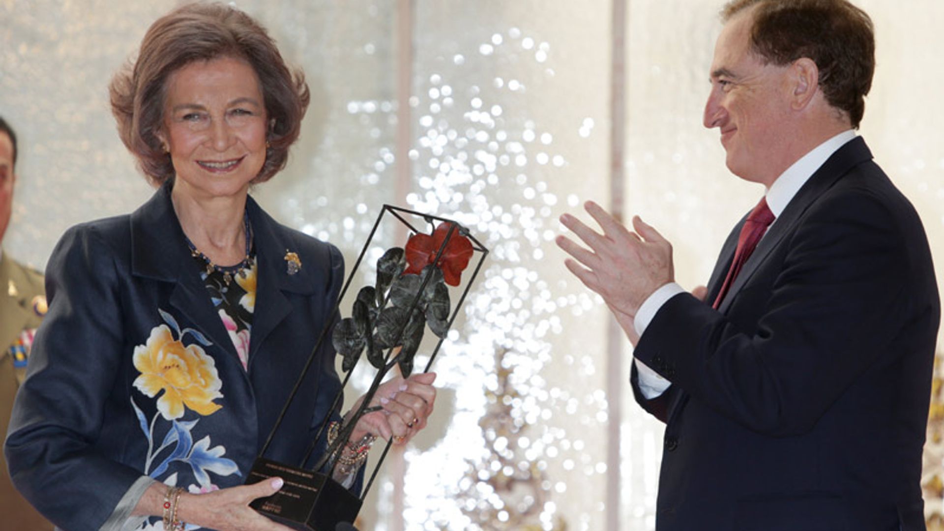 Doña Sofía, premiada por ‘toda una vida profesional’ ante la orgullosa mirada de la infanta Elena