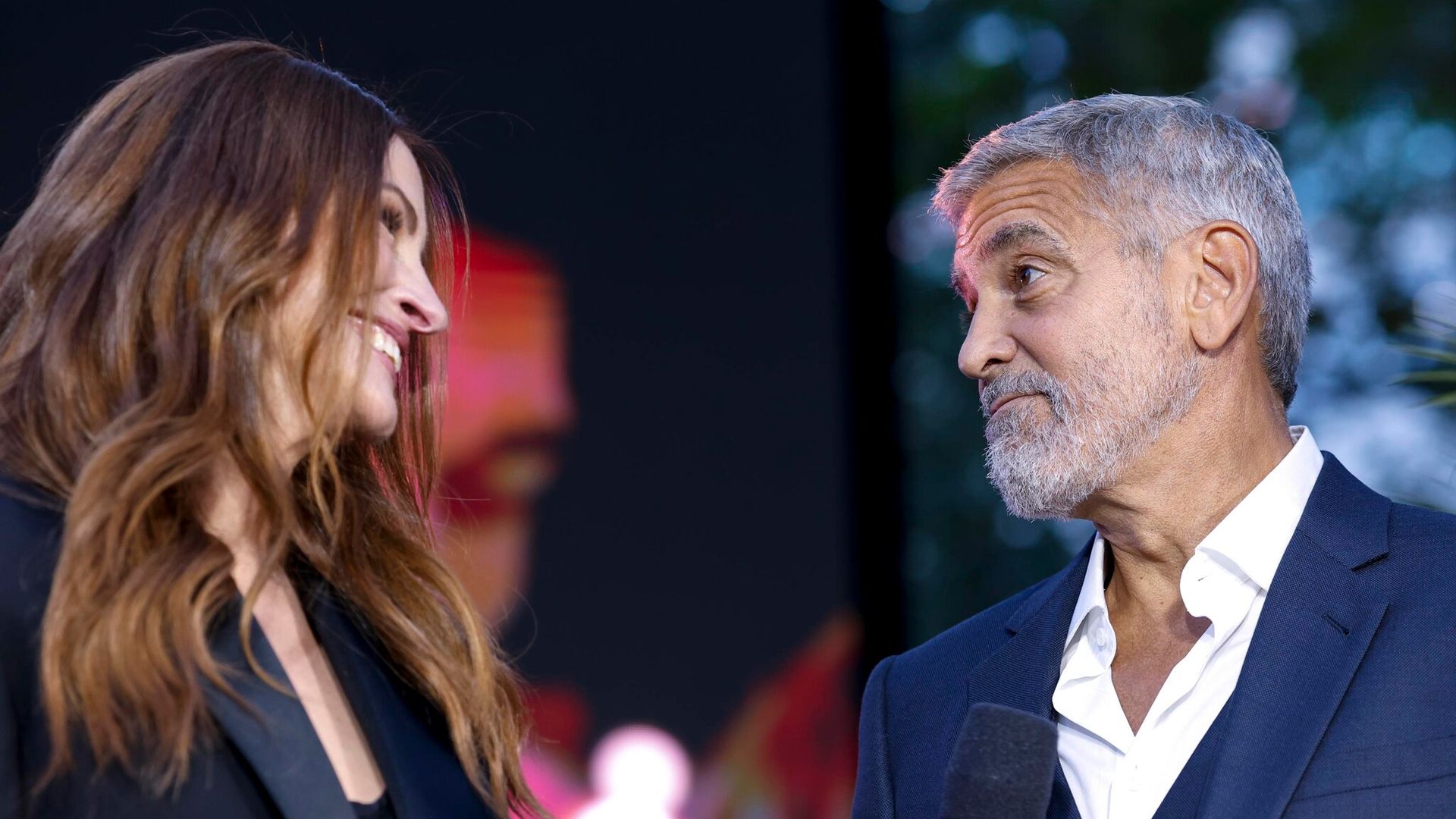 julia roberts and george clooney attend the world premiere of quot ticket to paradise