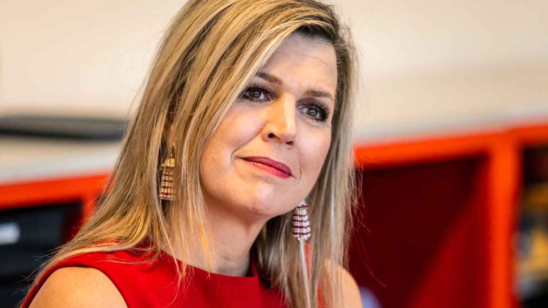 Máxima retoma sus actos públicos con un llamativo look... ¿inspirado en doña Letizia?