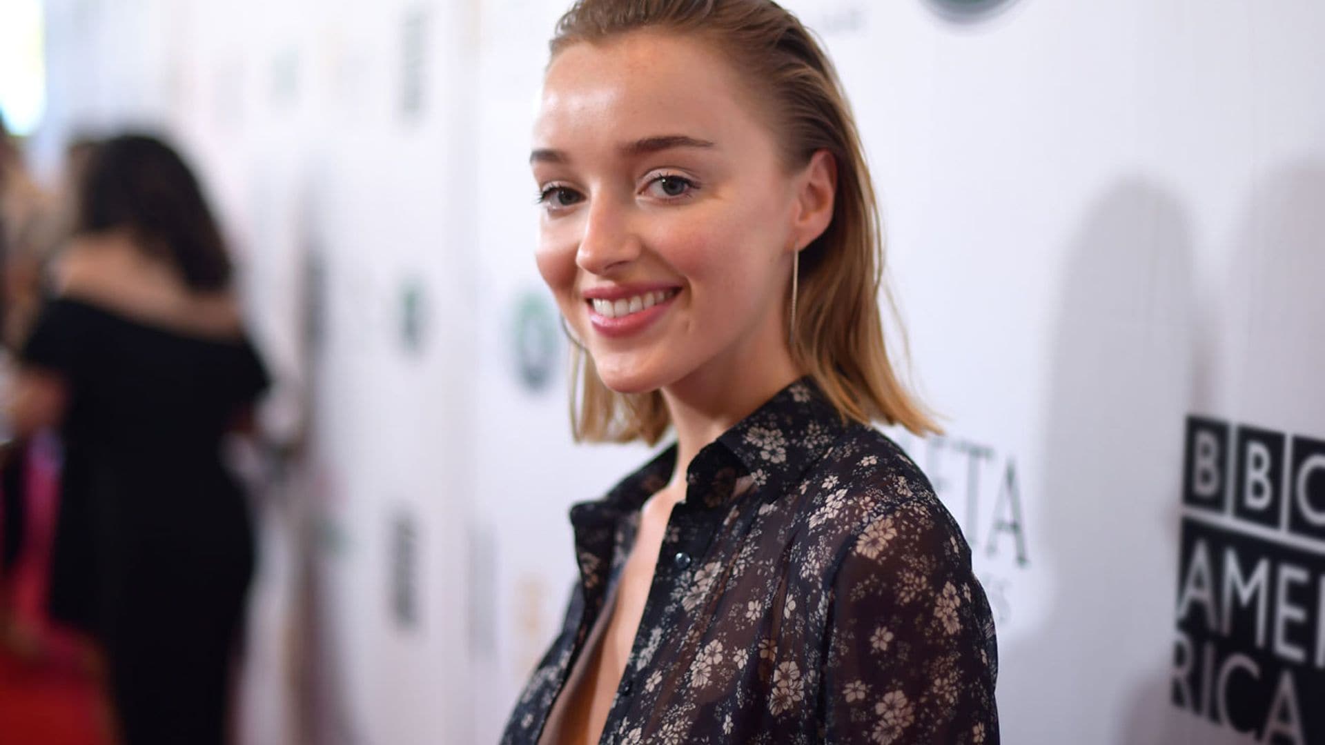 ¡Imparable! Phoebe Dynevor, protagonista de 'Los Bridgerton', debuta como modelo