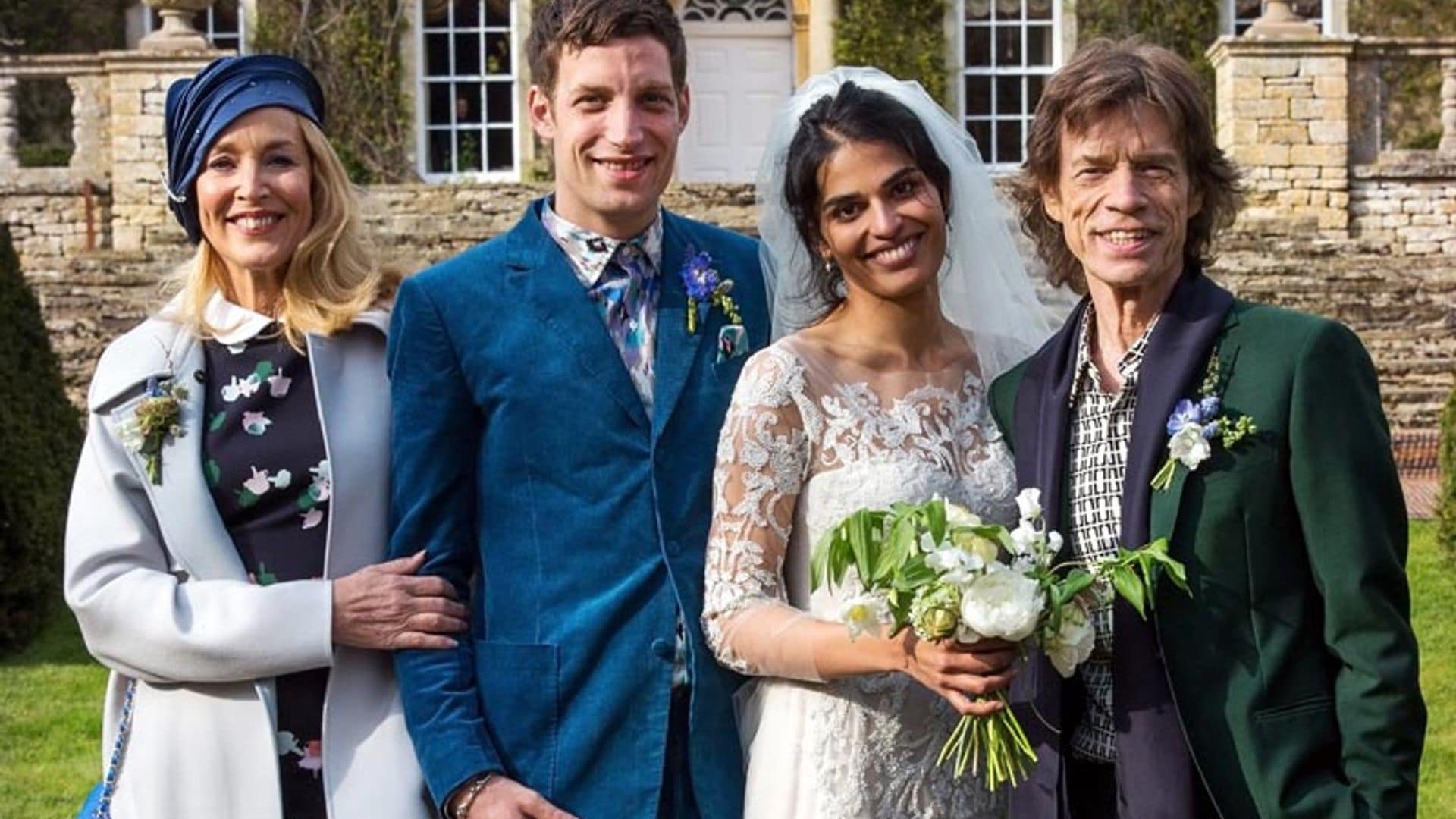 Mick Jagger y Jerry Hall con su recién estrenado marido, Rupert Murdoch, coinciden en la boda de su hijo