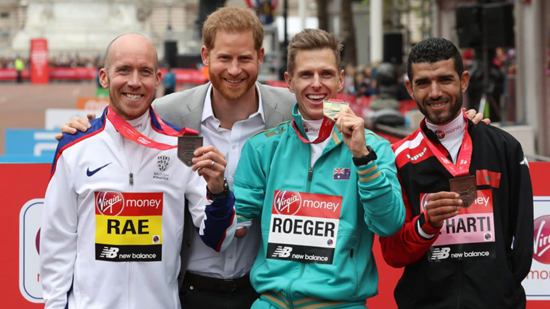 ¡'Sprint' final! El príncipe Harry asiste a la Maratón de Londres en la cuenta atrás para ser padre