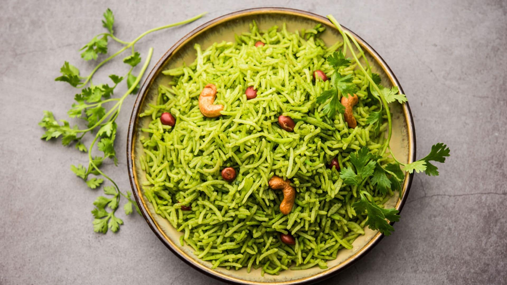 Arroz basmati al cilantro con anacardos y cacahuetes