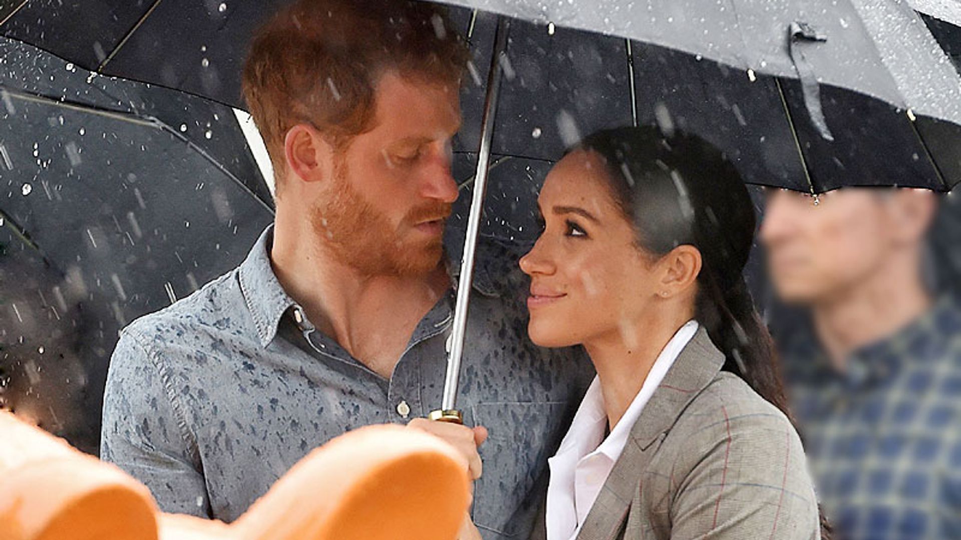 Del milagro de la lluvia a los perros saltarines, las anécdotas del segundo día de Harry y Meghan en Australia