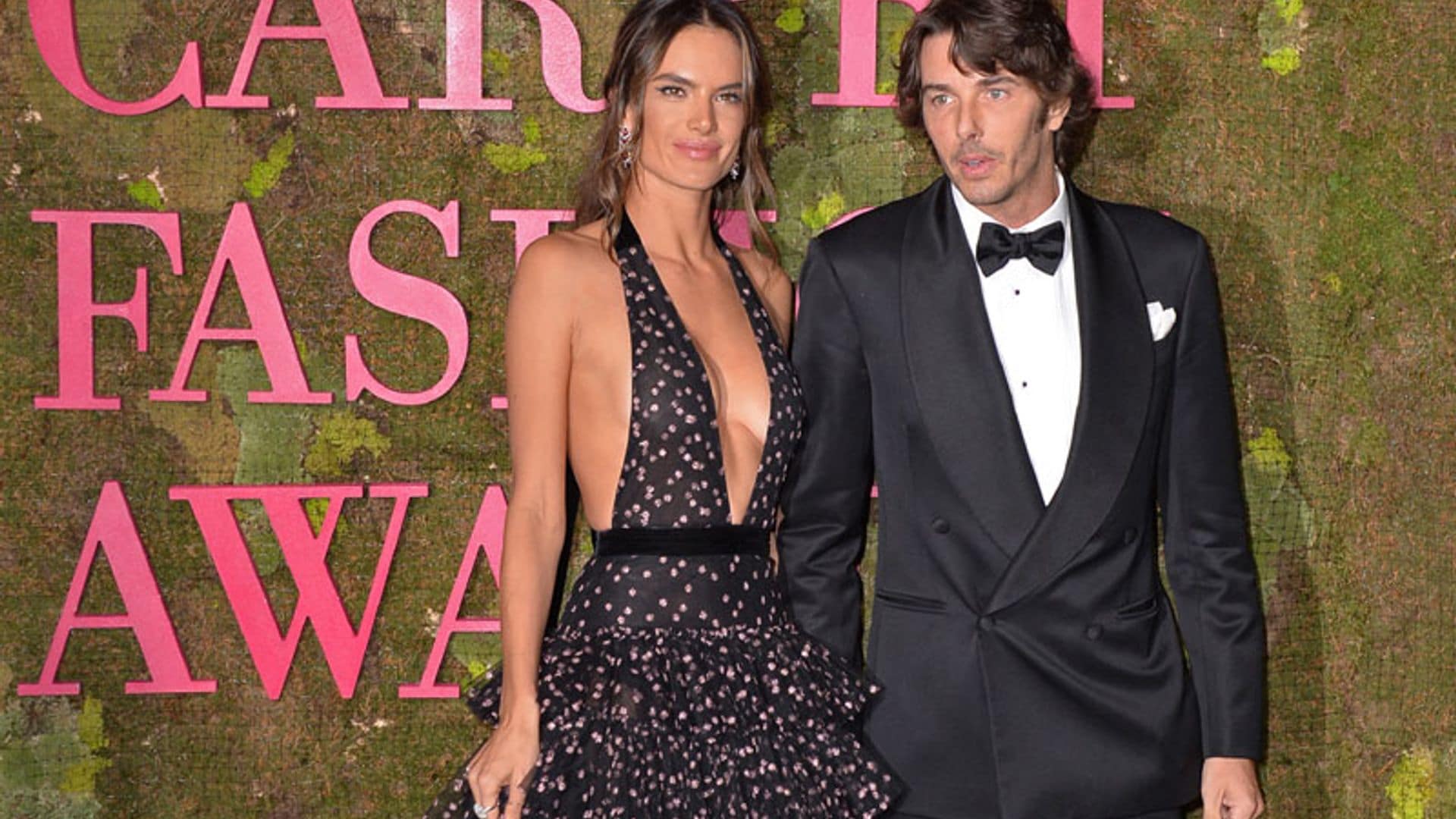 Alessandra Ambrosio y su novio, Nicolo Oddi, hacen oficial su relación