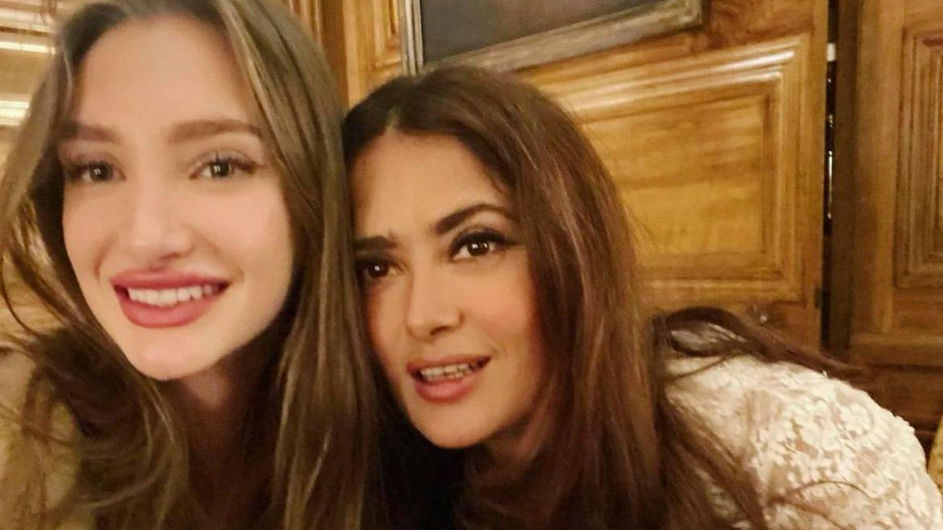 Mathilde Pinault revela cómo se lleva con Salma Hayek, la esposa de su papá