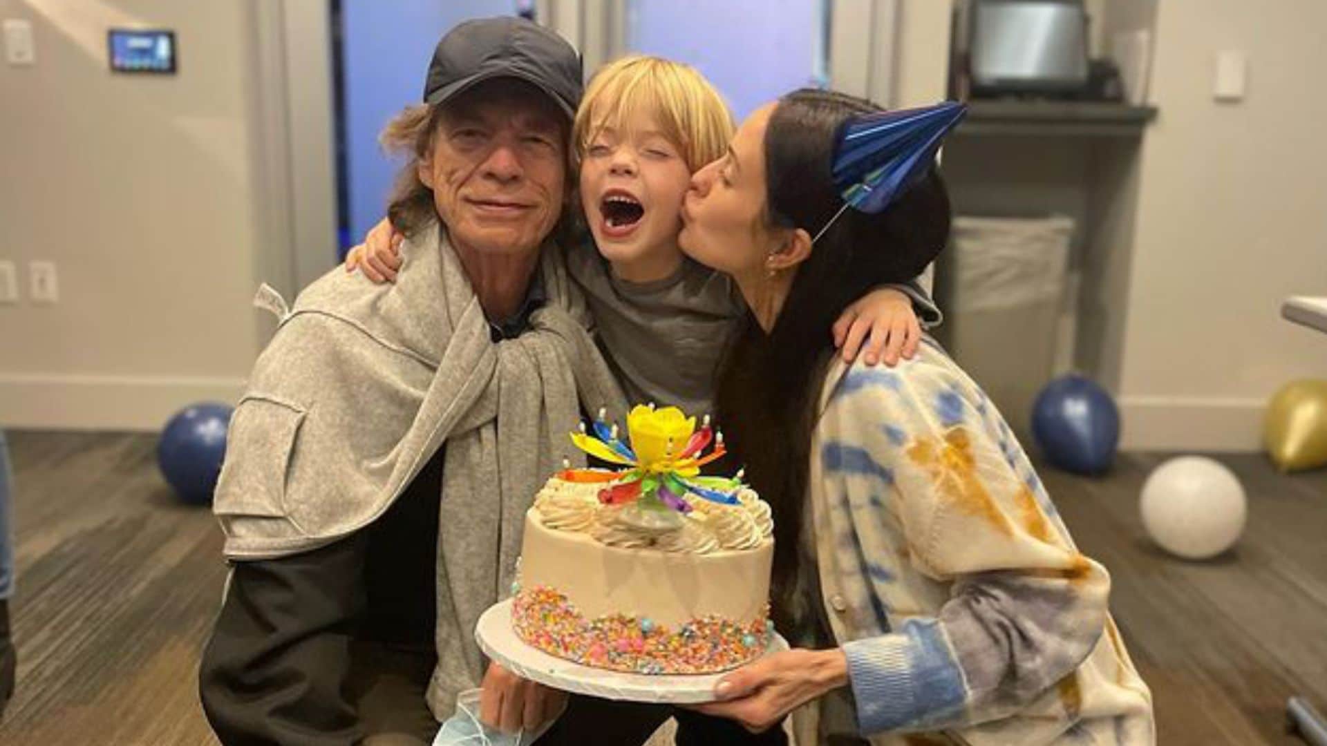 ¡Un miniRolling! Con solo 6 años, el hijo pequeño de Mick Jagger demuestra su gran talento para el baile