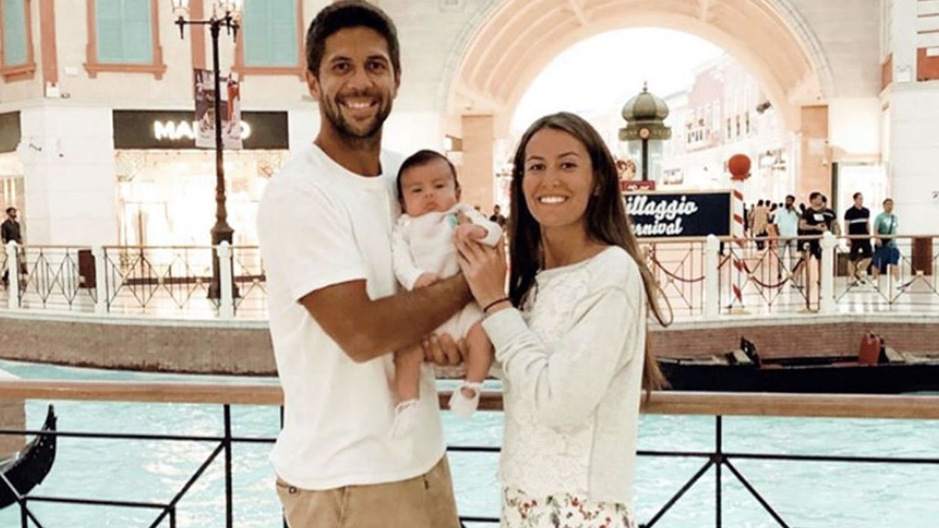 ¡HOLA! Estará el lunes a la venta con las imágenes exclusivas del bautizo de Miguel, el hijo de Ana Boyer y Fernando Verdasco