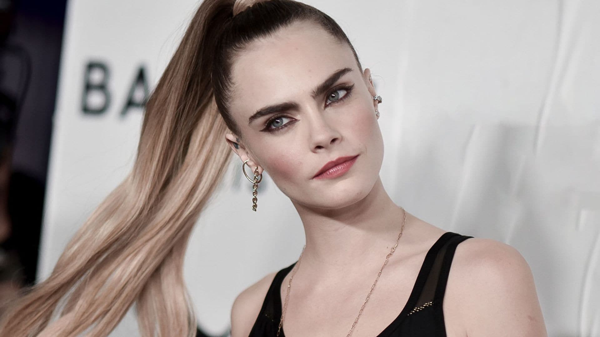 Cara Delevingne, víctima de un hacker que anunció su ruptura sentimental