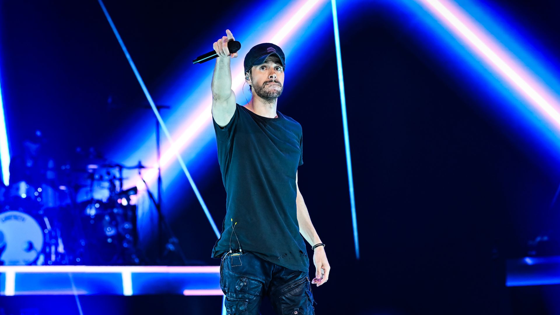 Enrique Iglesias estára en Barcelona para el concierto solidario de Los40  a favor de los afectados por la DANA