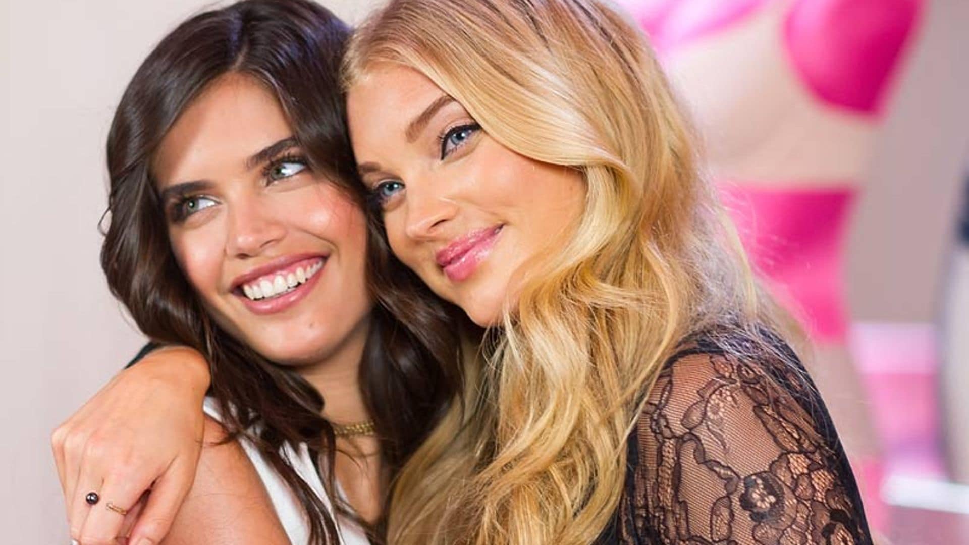 Sara Sampaio y Elsa Hosk, confesiones de dos cuerpos 'top' en bikini